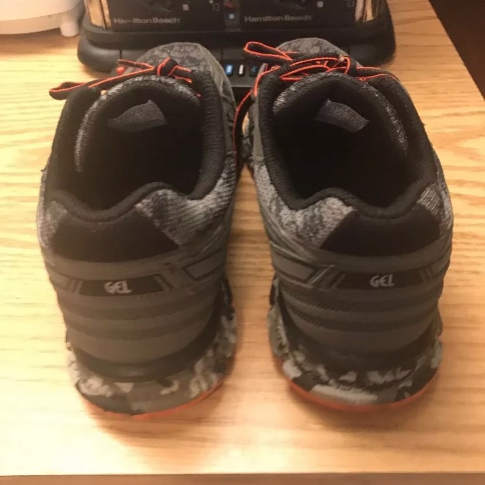 Men’s ASICS gel shoes